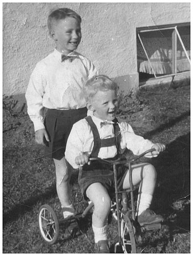 Lillebror (Ib) og Henning