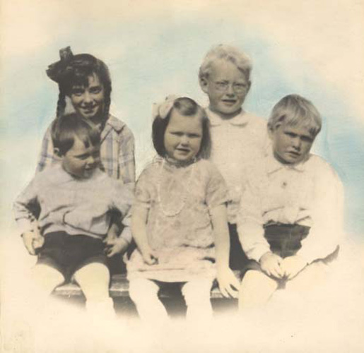 Karla, Far (Per), Ejvind, Elly og Egon